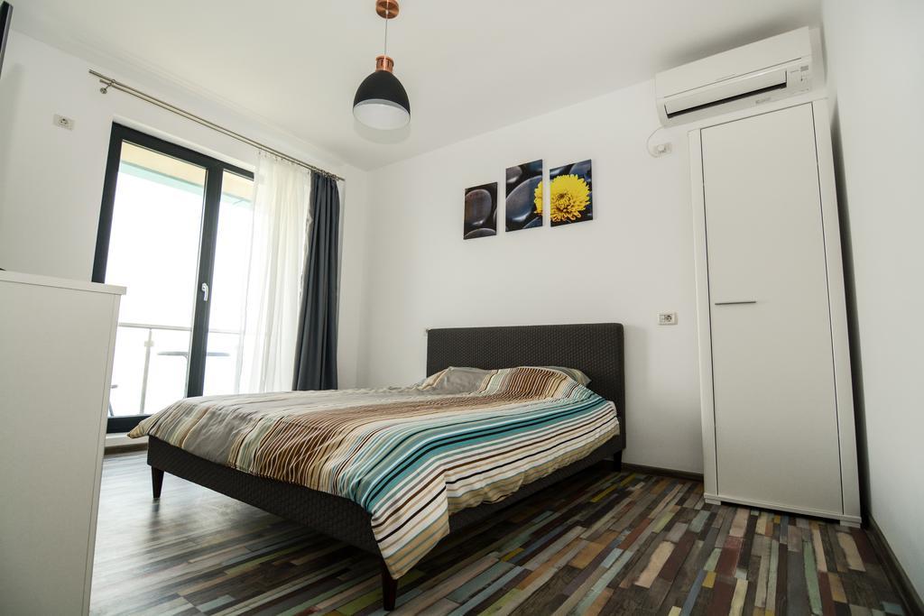 Lake View Apartment
