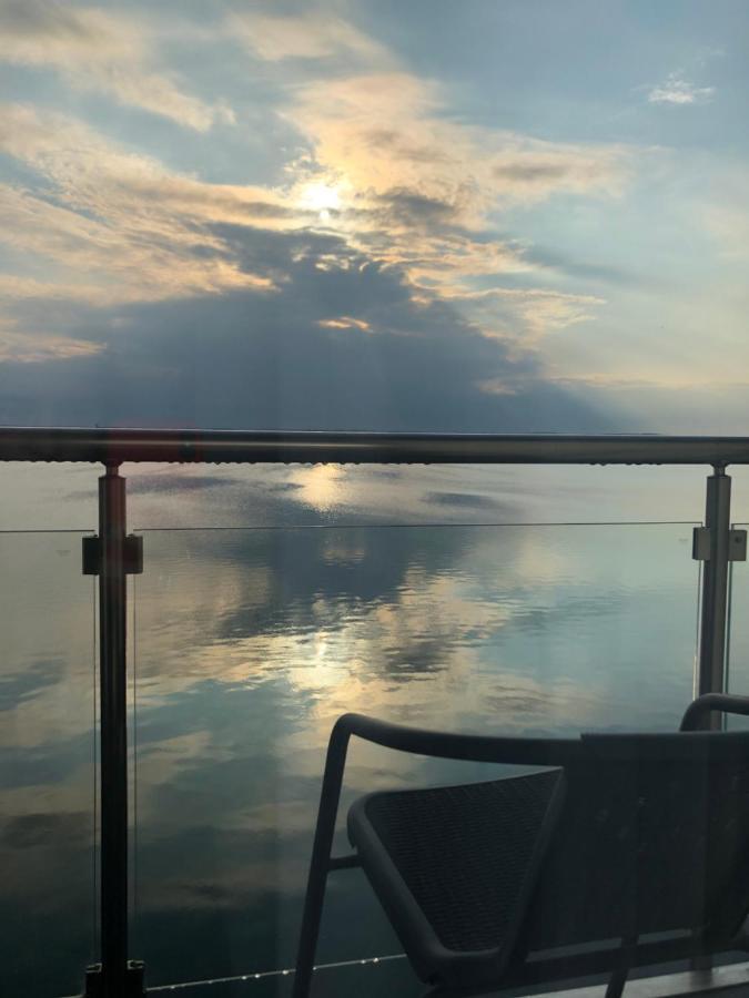 Lake View Apartment